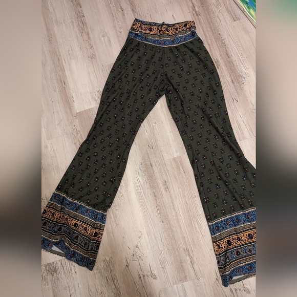 Earthbound bell bottoms Paisley flowers green size medium - Picture 2 of 5